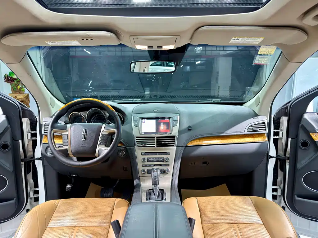 Lincoln MKT 2011 — фото 15