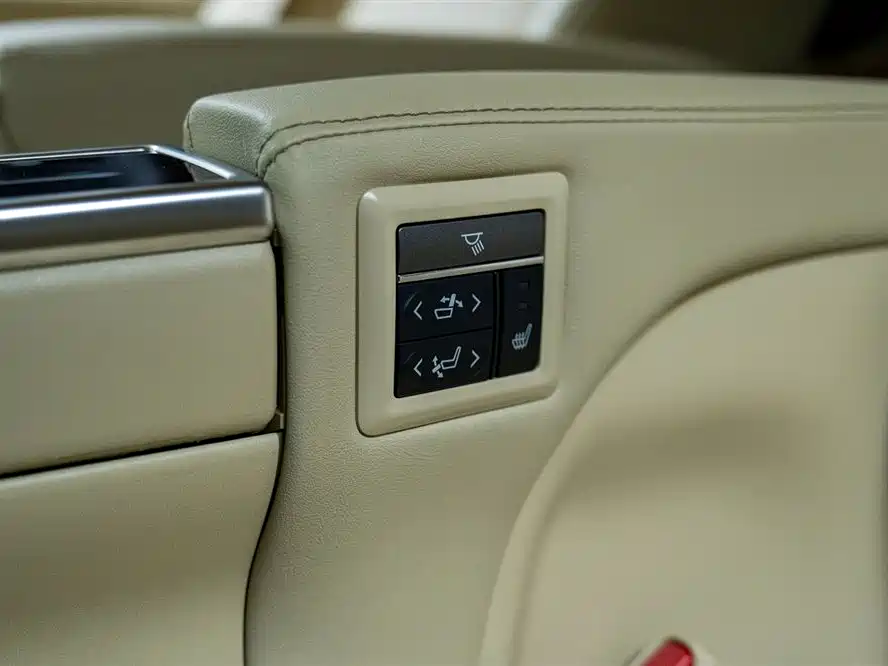 Toyota Alphard 2020 — фото 18