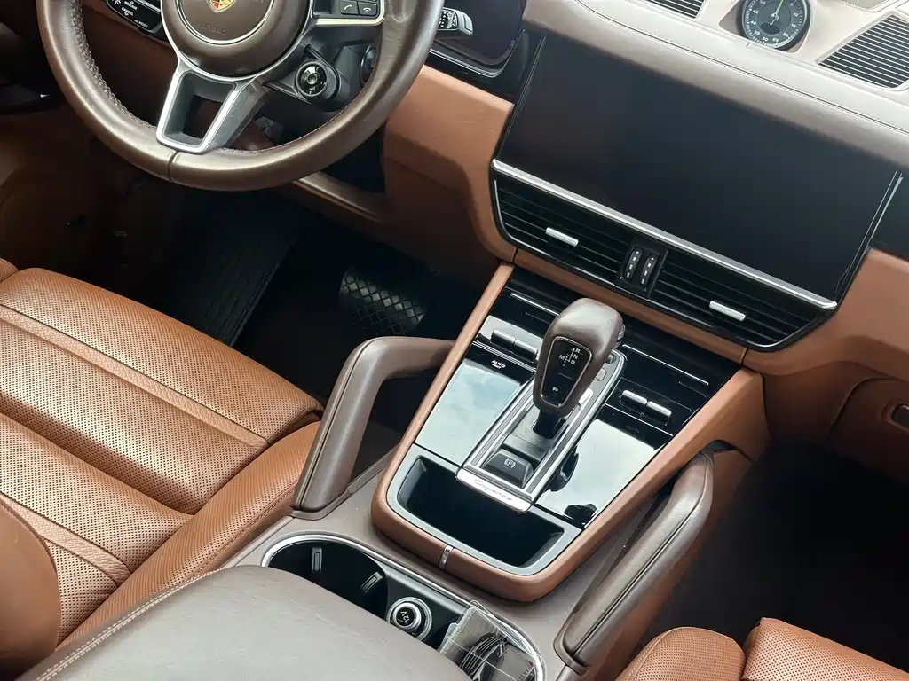 Porsche Cayenne Hybrid 2022 — фото 17