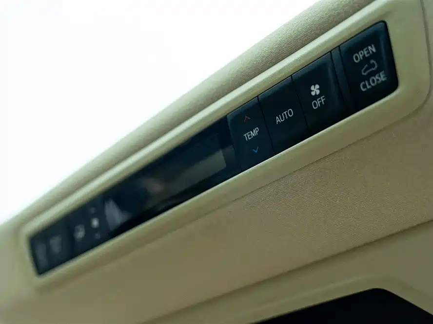Toyota Alphard 2020 — фото 22
