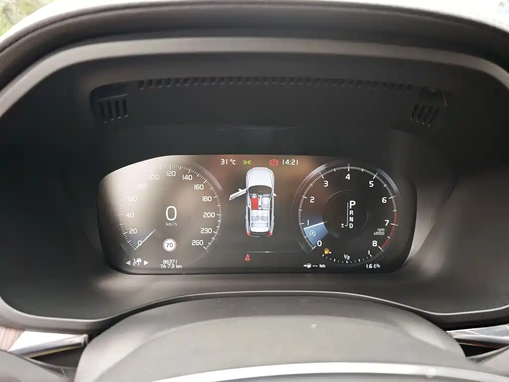 Volvo XC60 2021 — фото 14