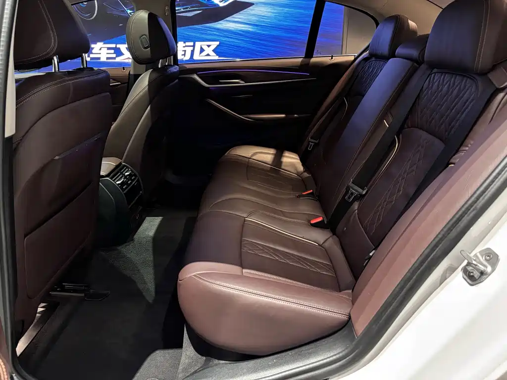 BMW 5 Series 2020 — фото 12