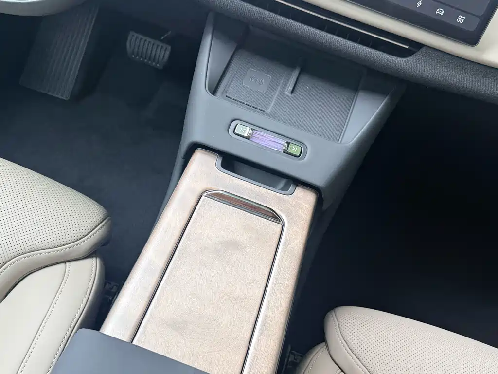 Volvo XC70 PHEV 2025 — фото 11