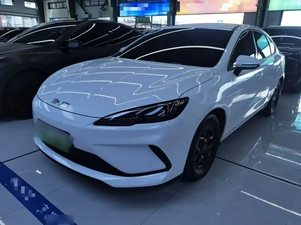 BYD Seal 05 DM-i 2025 — фото 1