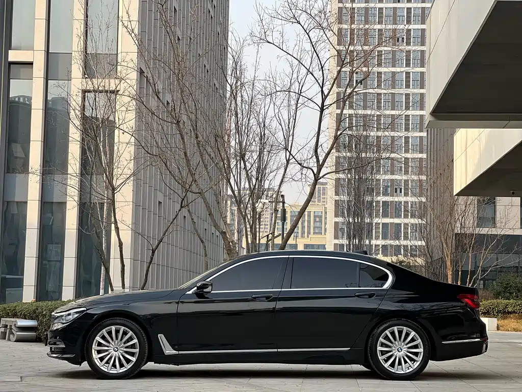BMW 7 Series 2017 — фото 3