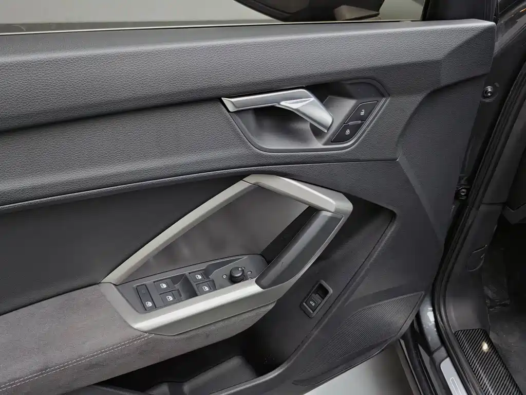 Audi Q3 2023 — фото 13