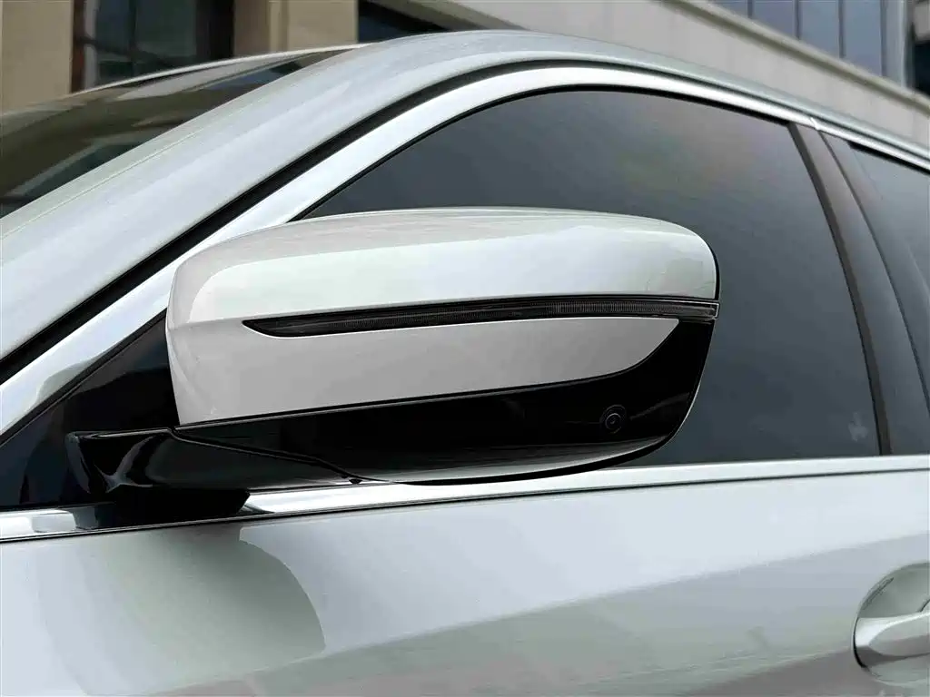 BMW 5 Series 2022 — фото 15