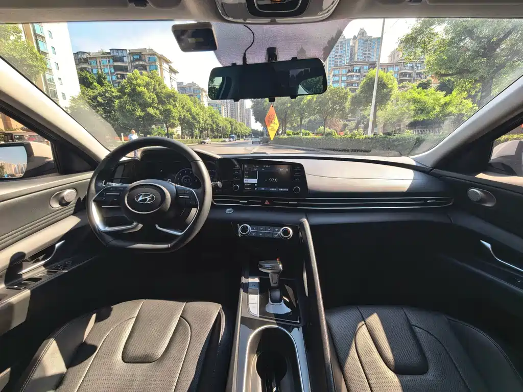 Hyundai Elantra 2023