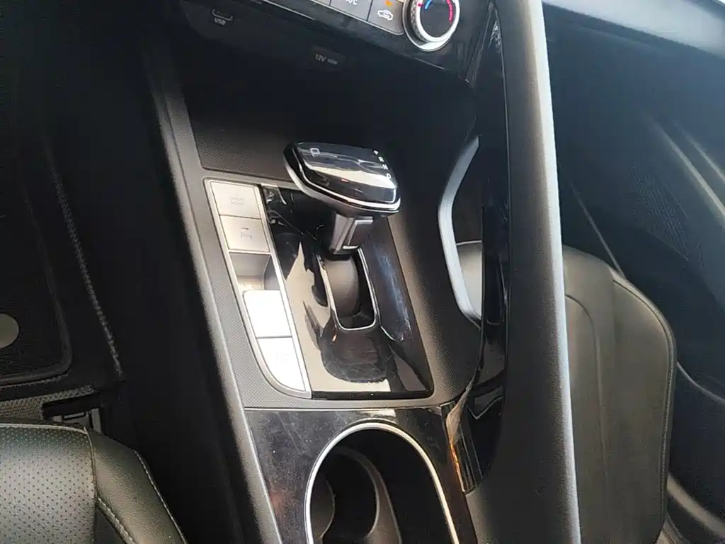 Hyundai Elantra 2023 — фото 14