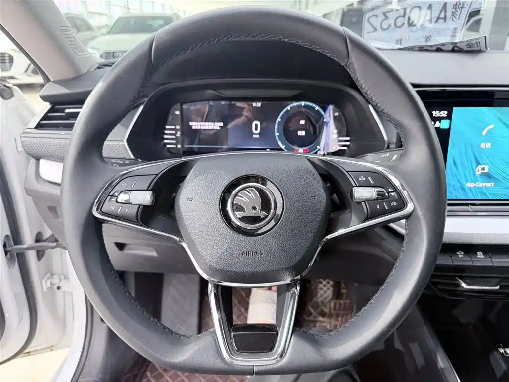 Skoda Octavia 2024 — фото 11