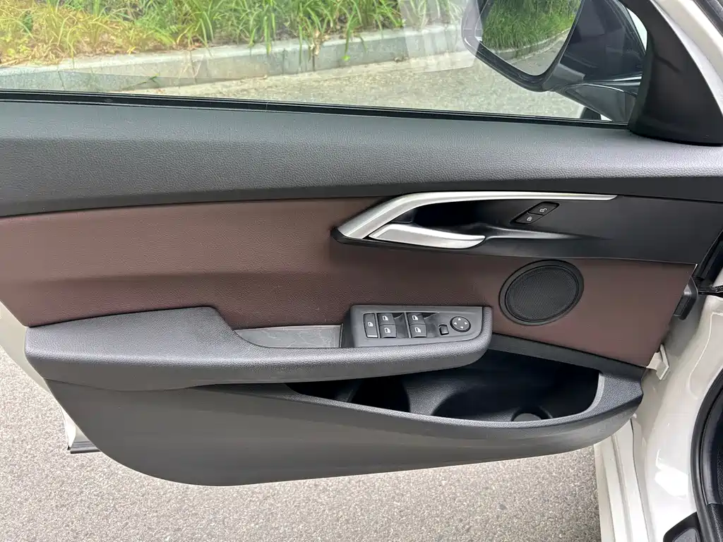 BMW 1 Series 2020 — фото 14