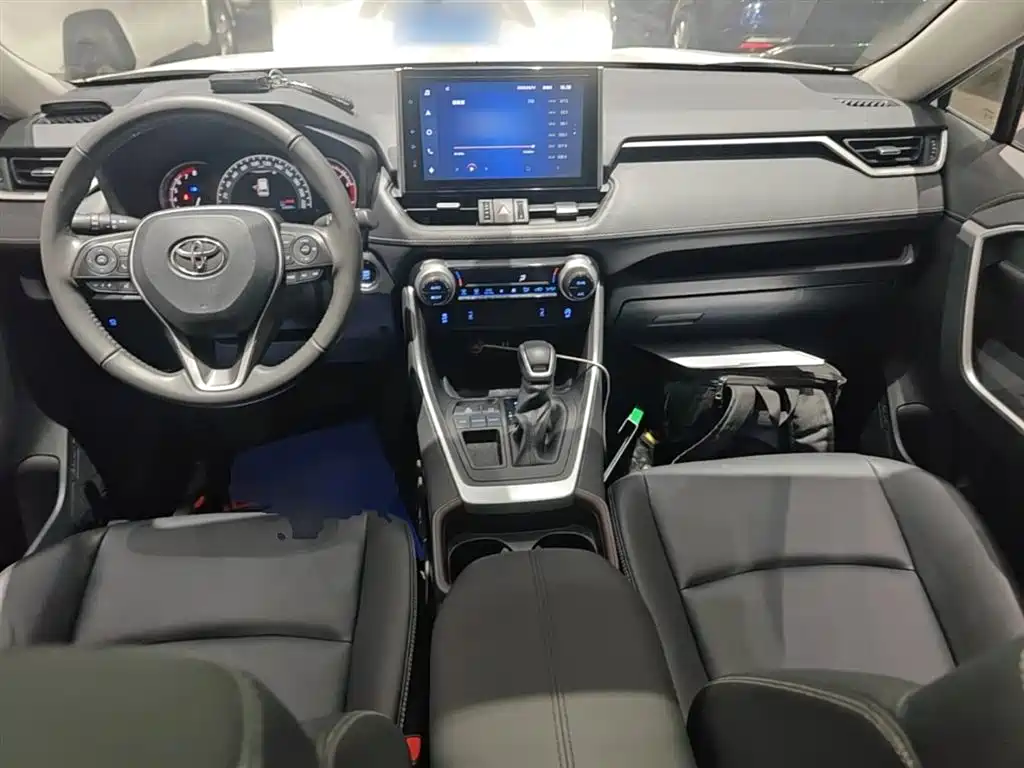 Toyota RAV4 2021 — фото 10