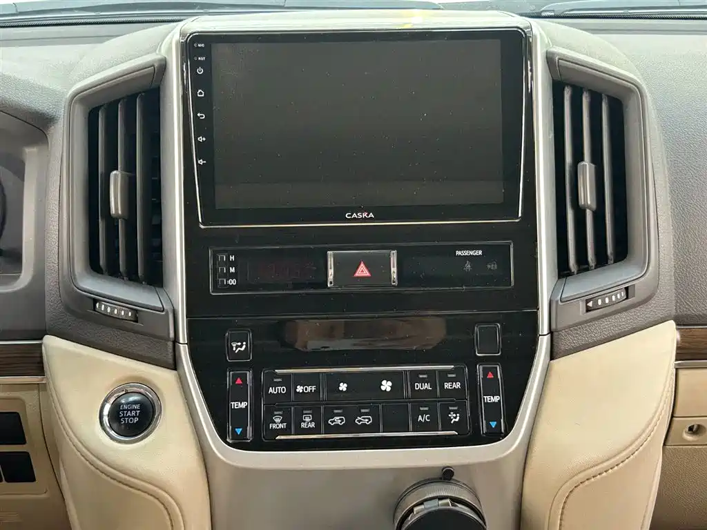 Toyota Land Cruiser 2020 — фото 20