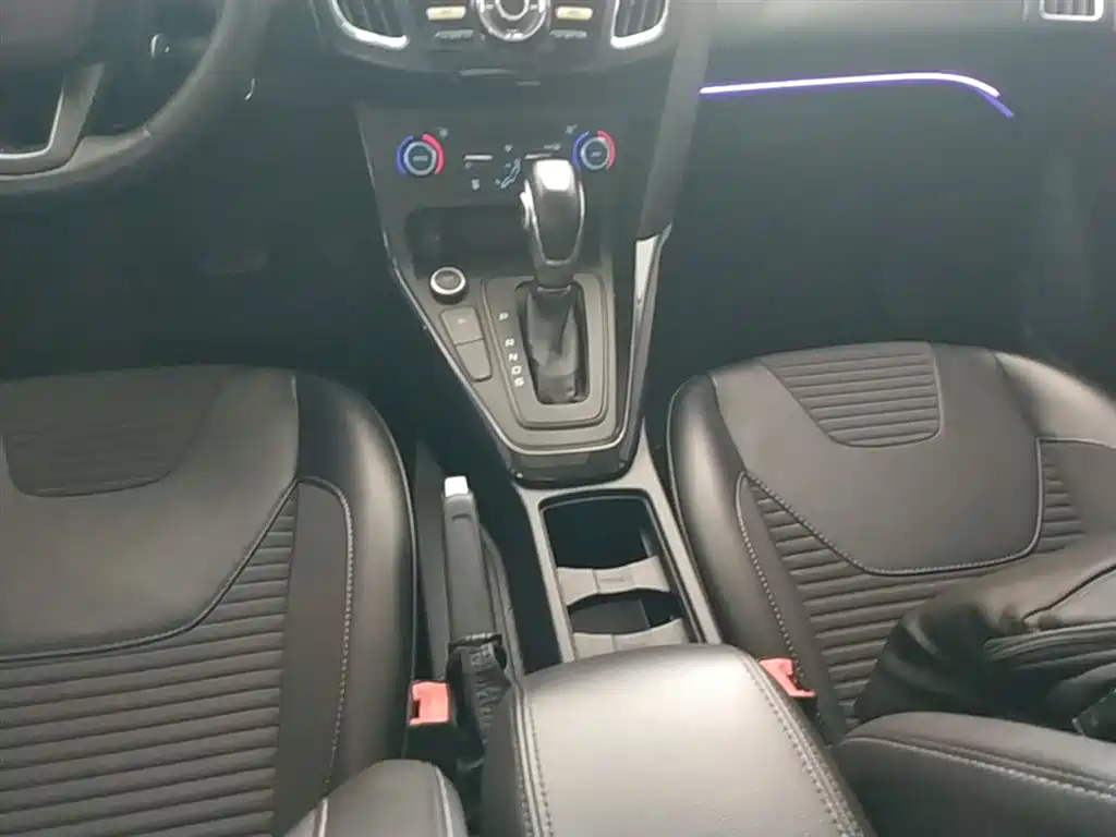 Ford Focus 2016 — фото 10