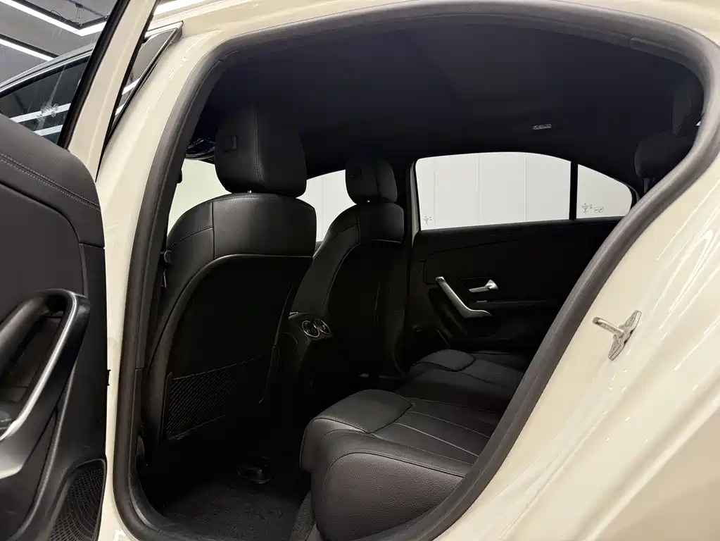 Mercedes-Benz A-Class 2022 — фото 9