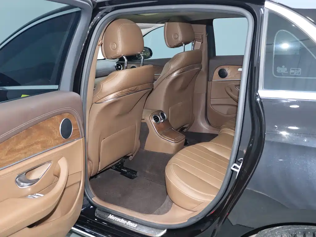 Mercedes-Benz E-Class 2023 — фото 15