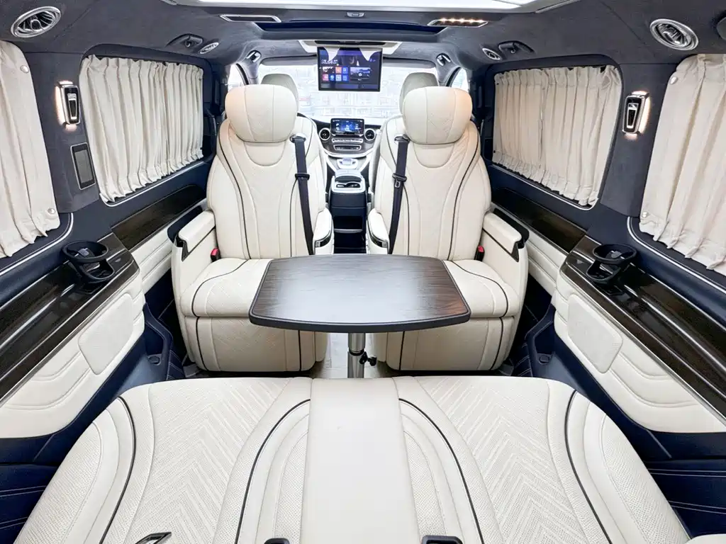 Mercedes-Benz V-Class 2021 — фото 12