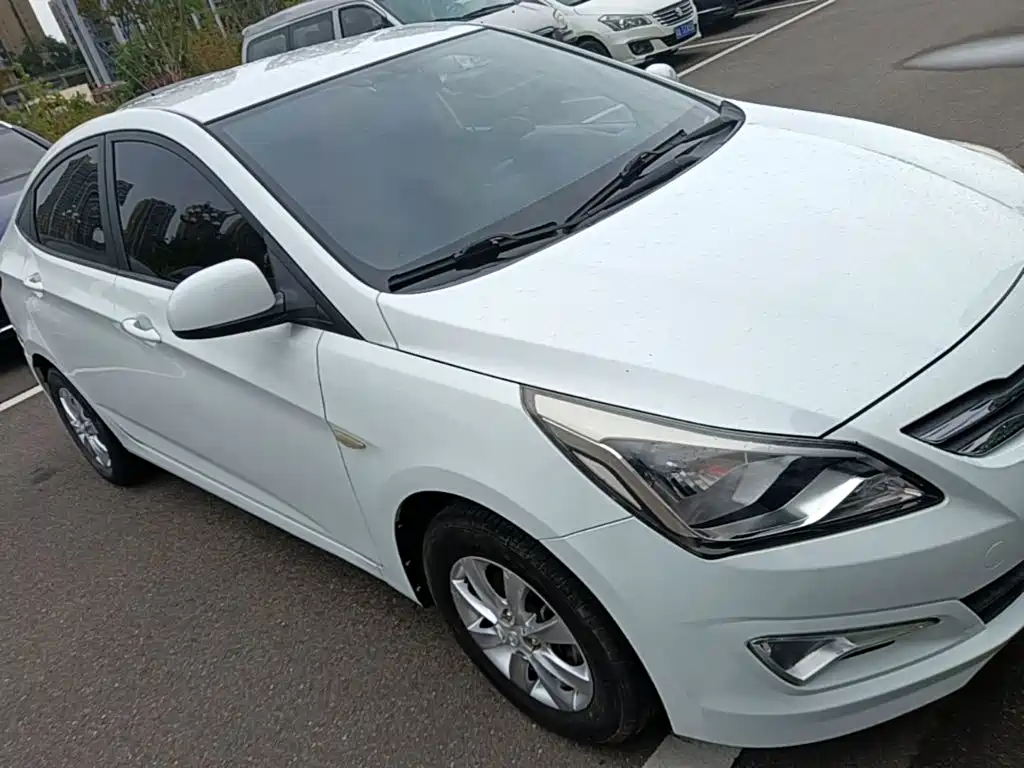 Hyundai Verna 2015 — фото 4