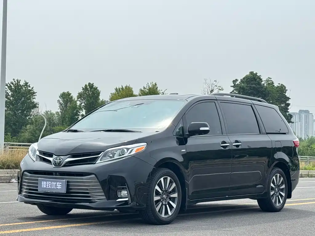 Toyota Sienna 2019 — фото 1