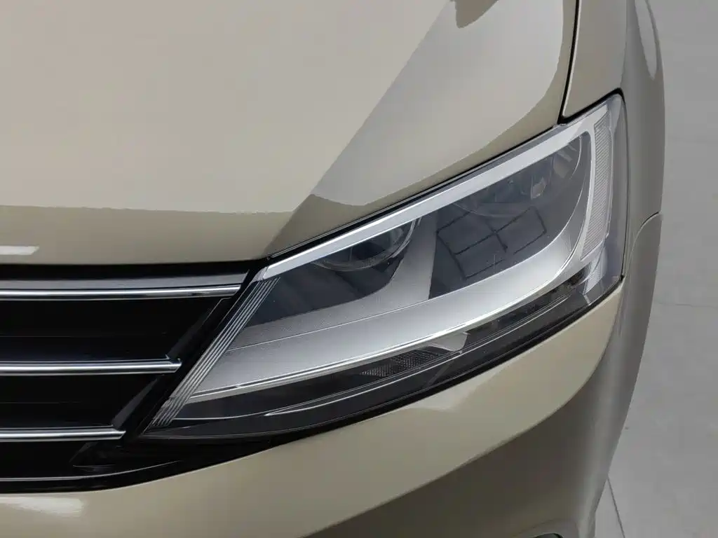 Volkswagen Sagitar 2016