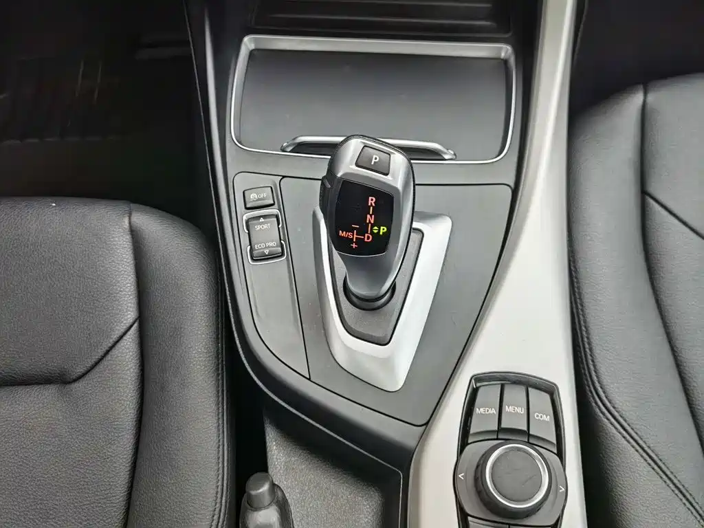 BMW 1 Series 2019 — фото 13