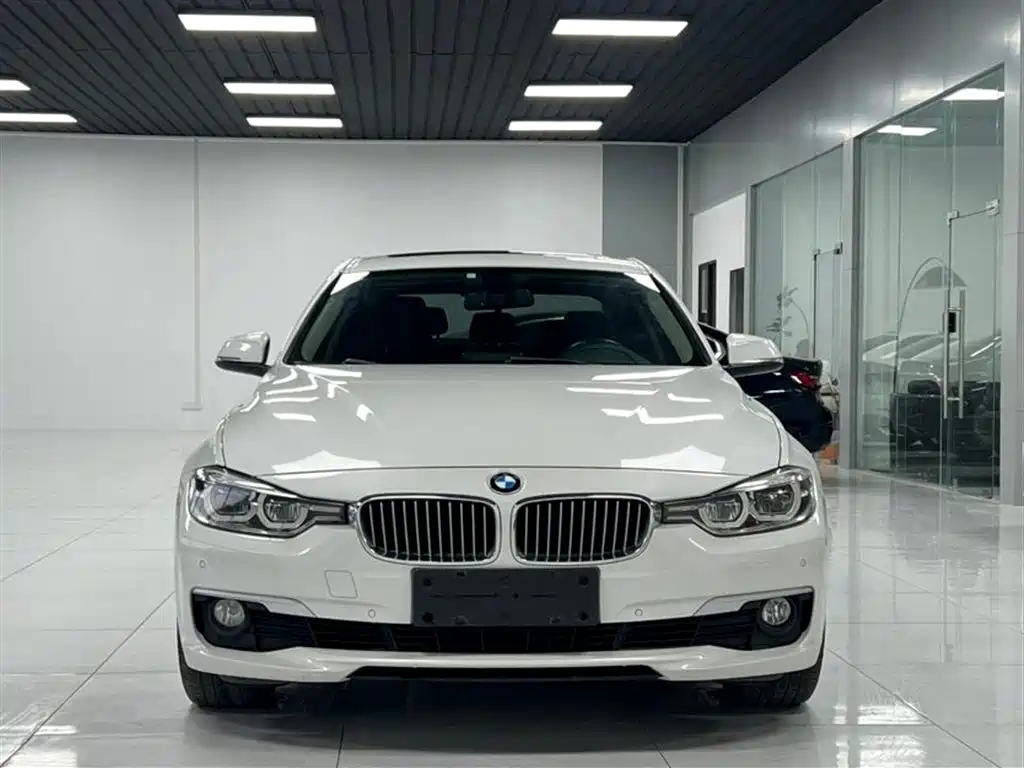 BMW 3 Series 2018 — фото 2