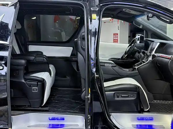 Toyota Alphard 2012