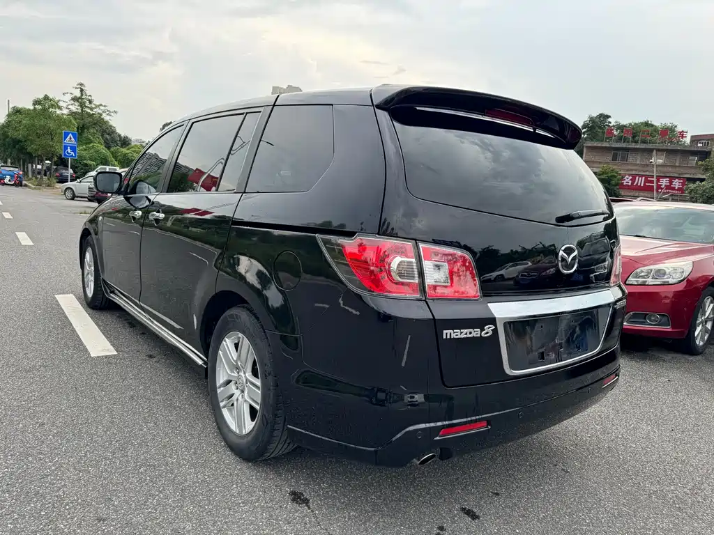 Mazda 8 2012