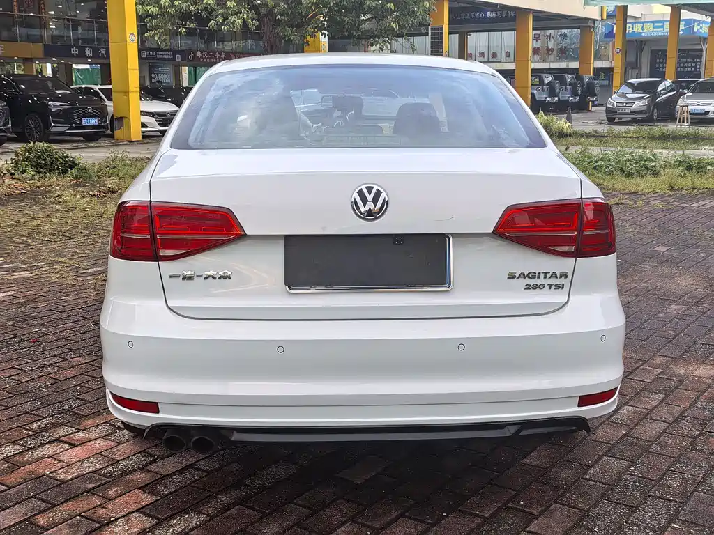 Volkswagen Sagitar 2018
