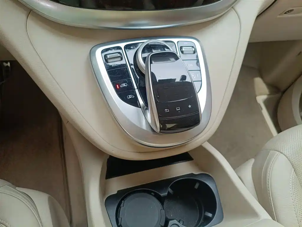 Mercedes-Benz V-Class 2016 — фото 15