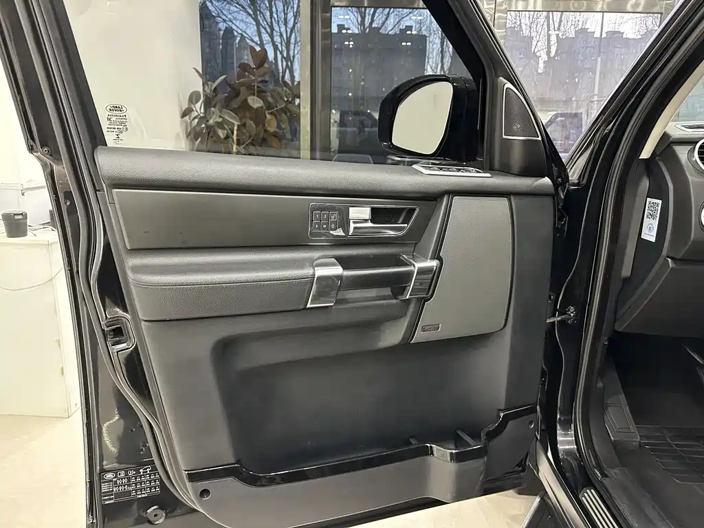 Land Rover Discovery 2015 — фото 19