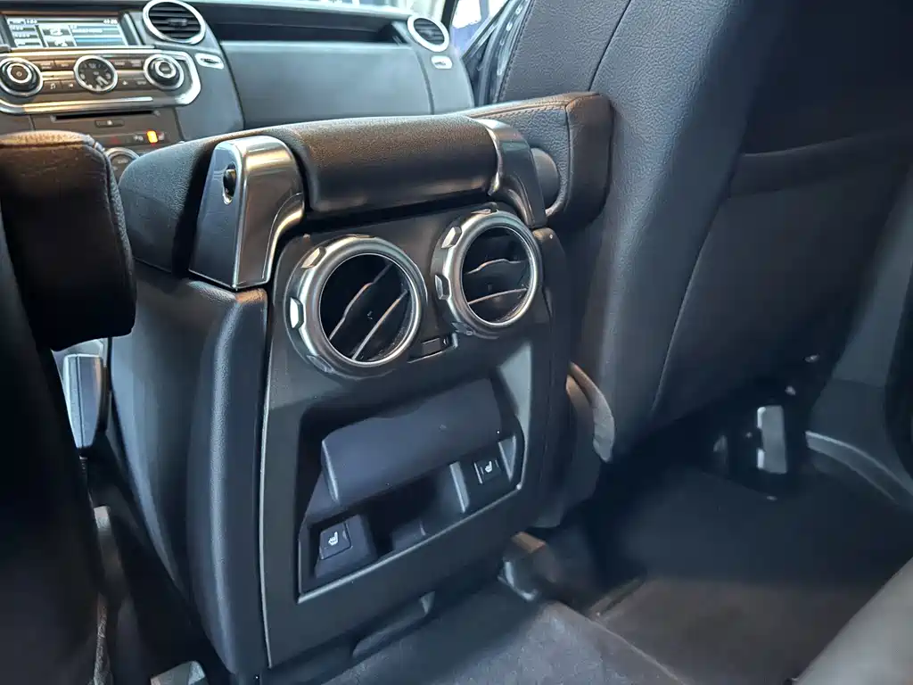 Land Rover Discovery 2015 — фото 33