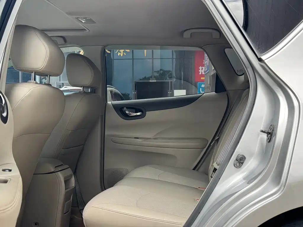 Nissan Tiida 2011