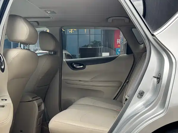 Nissan Tiida 2011