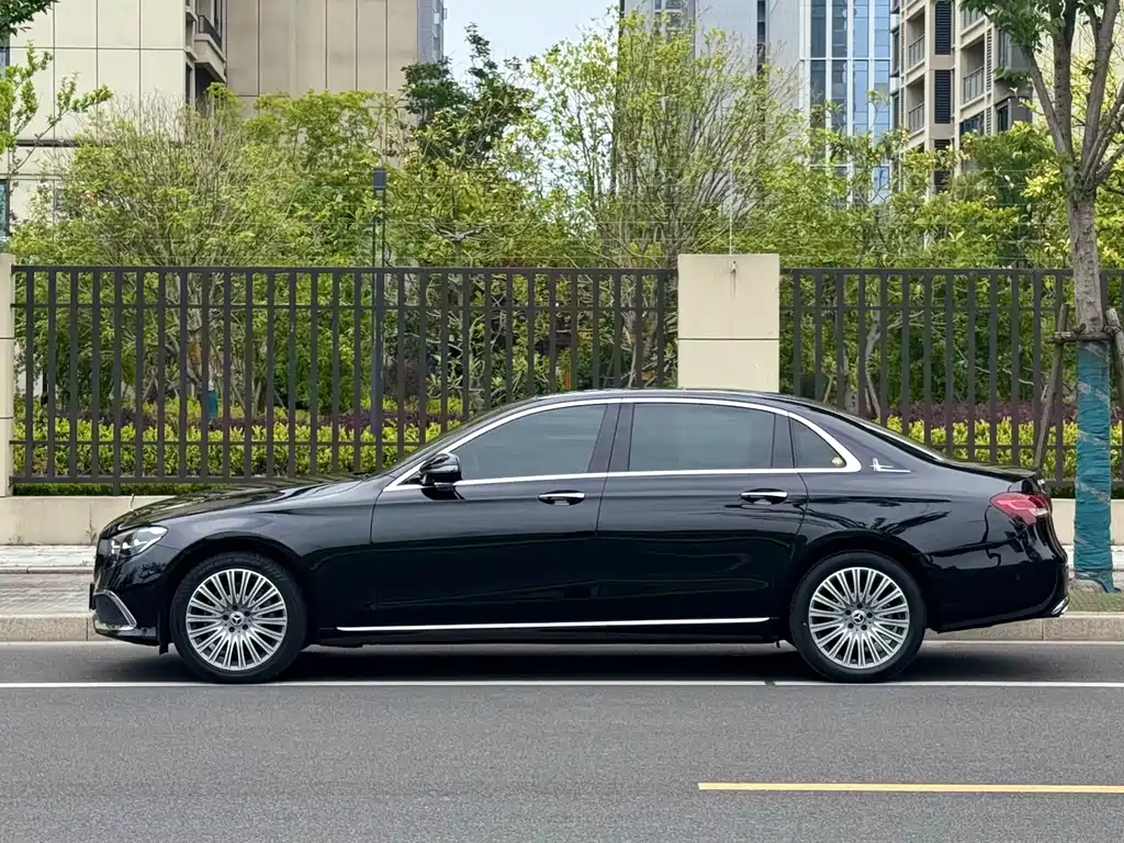 Mercedes-Benz E-Class 2023 — фото 3