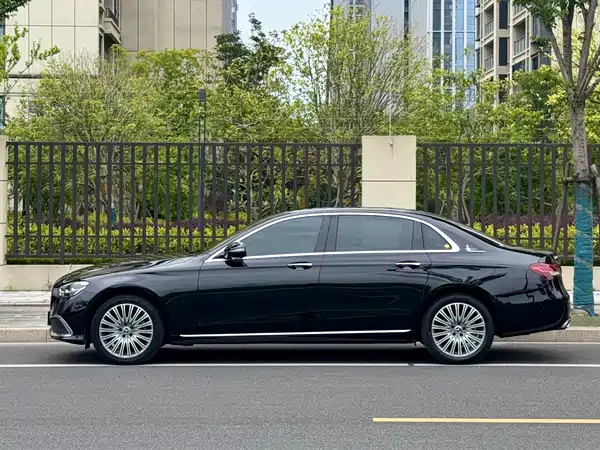 Mercedes-Benz E-Class 2023