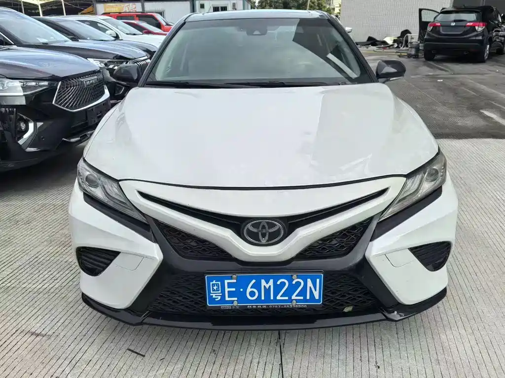 Toyota Camry 2021 — фото 2