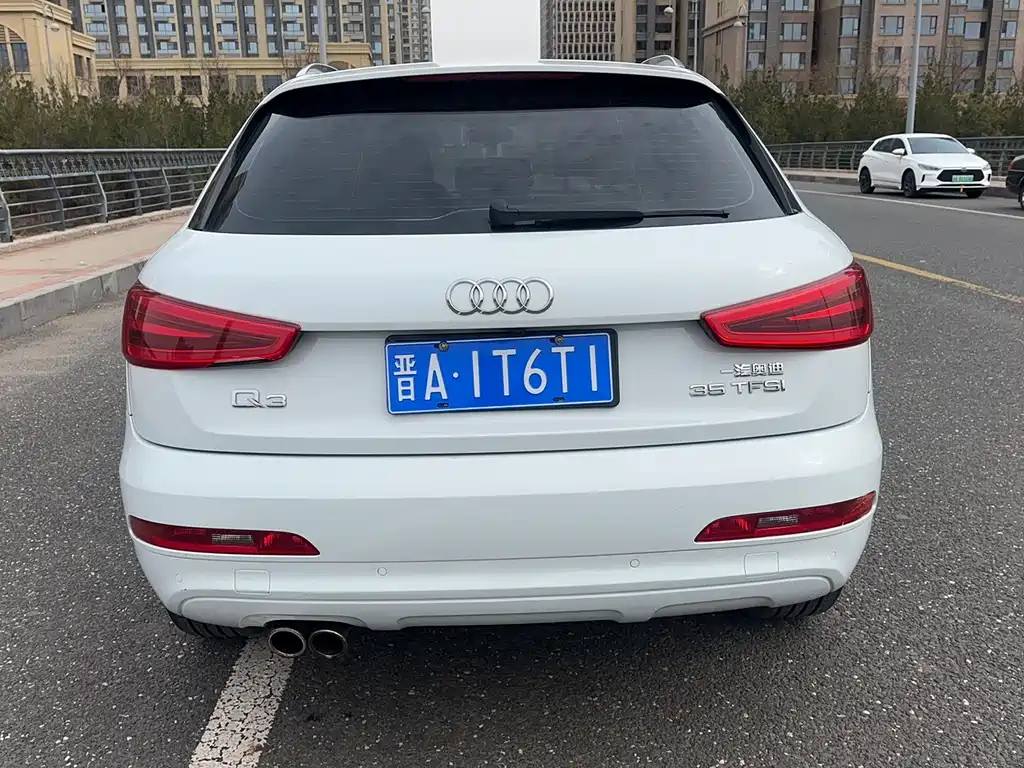 Audi Q3 2015 — фото 8