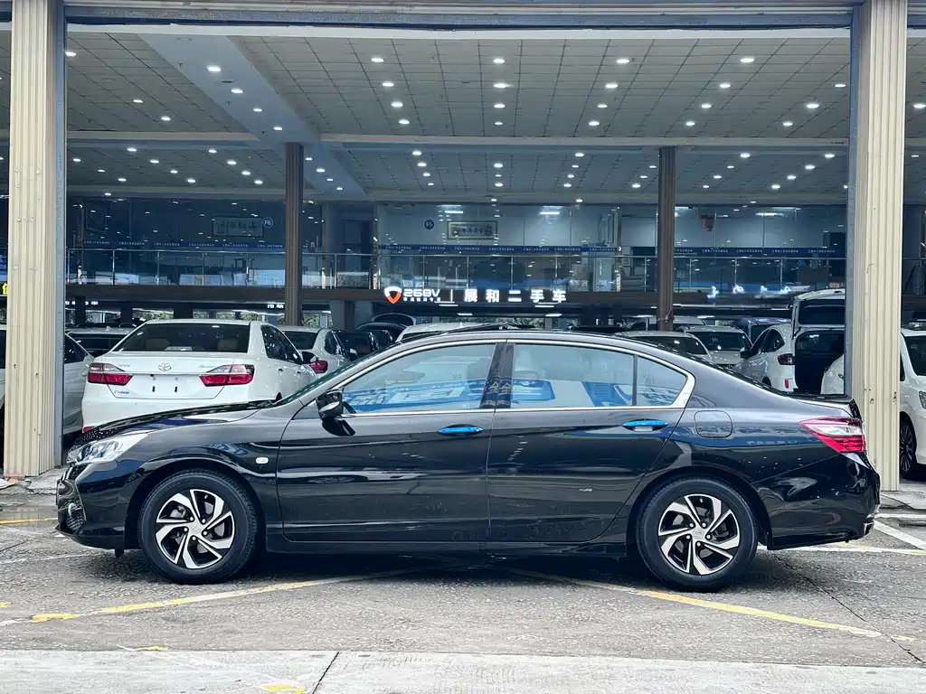 Honda Accord 2016 — фото 20