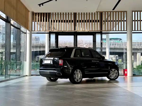 Rolls-Royce Cullinan 2021