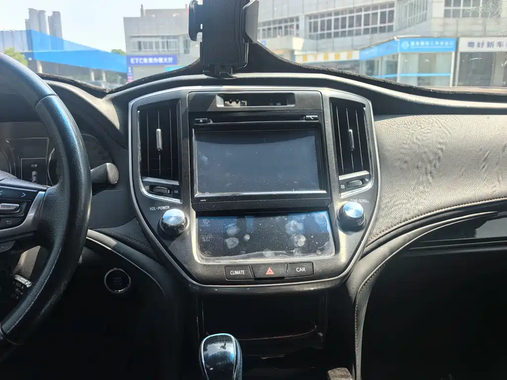 Toyota Crown 2016 — фото 11