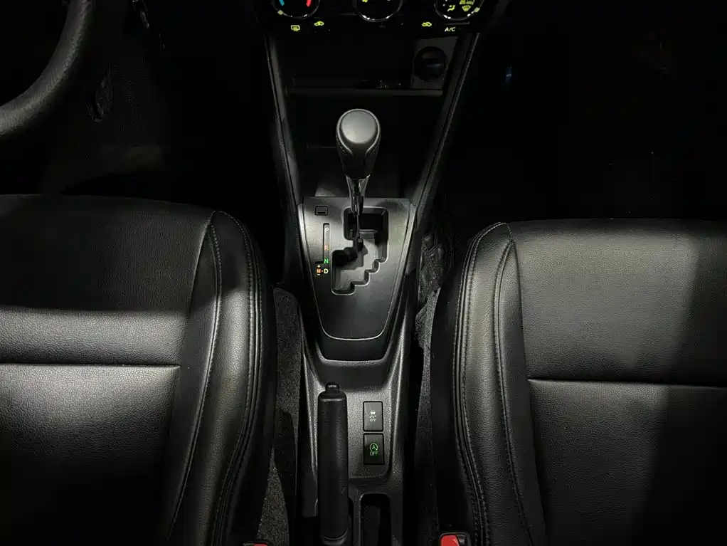 Toyota Yaris L 2022 — фото 13
