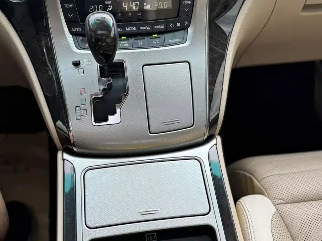 Toyota Alphard 2014 — фото 11