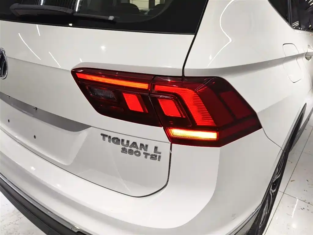 Volkswagen Tiguan L 2018 — фото 8