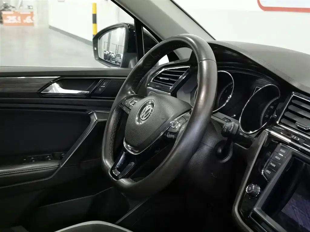 Volkswagen Tiguan L 2017 — фото 22