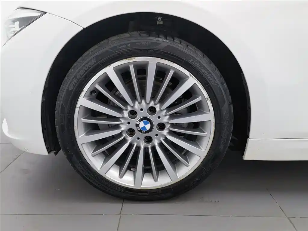 BMW 3 Series 2019 — фото 17