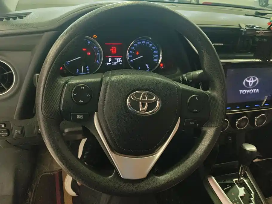 Toyota Corolla 2018 — фото 15
