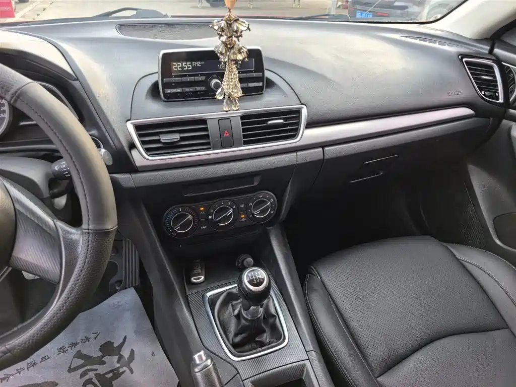 Mazda 3 Axela 2015 — фото 15