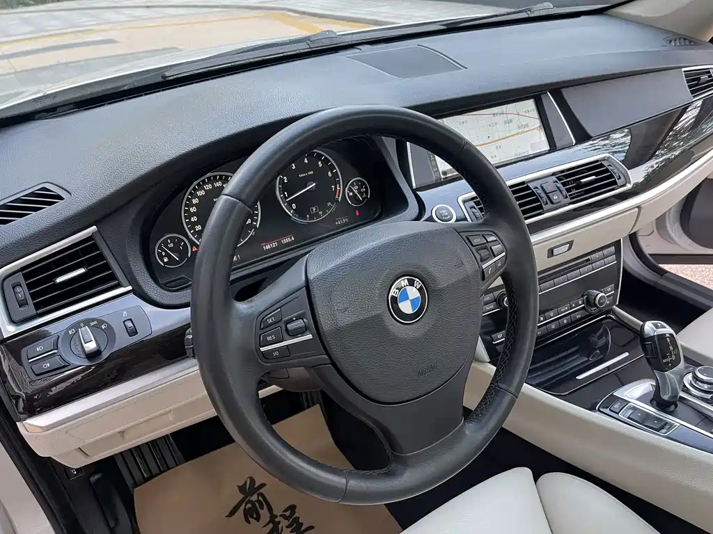 BMW 5 Series GT 2010 — фото 10