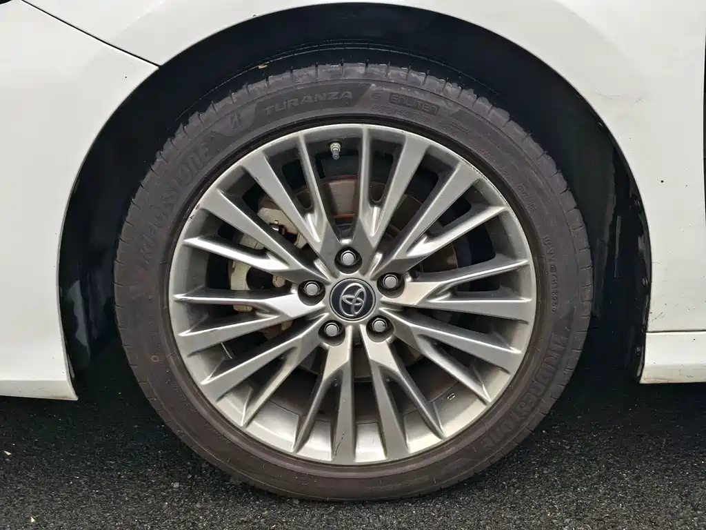 Toyota Camry 2019 — фото 10